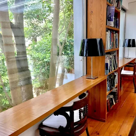 아파트 Amazing Mezzanine House With Garden - Centre *