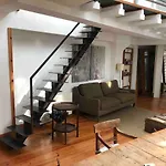 Amazing Mezzanine House With Garden - Centre ליסבון